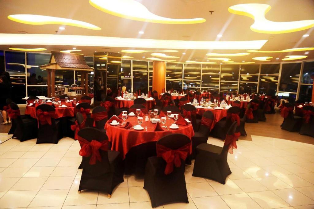 Golden Tulip Galaxy Hotel Banjarmasin Banjarmasin  Esterno foto